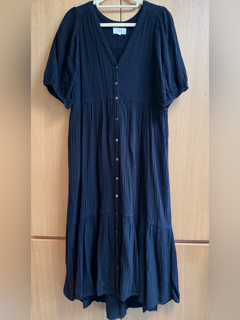XiRENA Black Tiered V-Neck Puff-Sleeve Midi Dress, size L - Picture 11 of 12